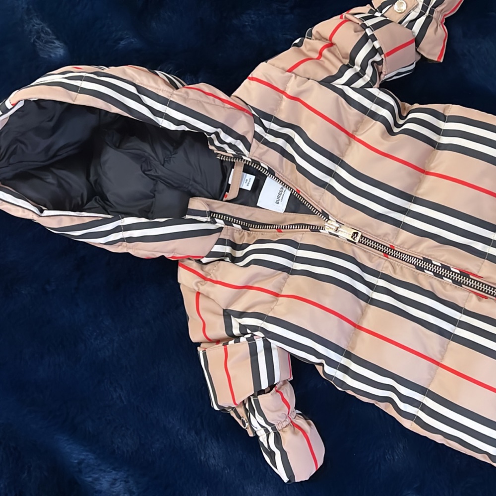 Burberry Size 1M